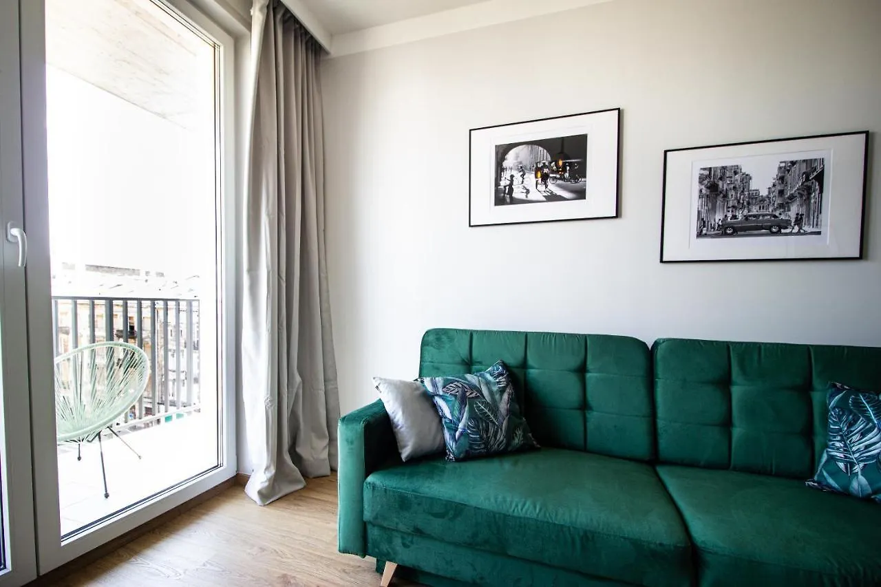 Patio Praga Metro Apartment Warsaw